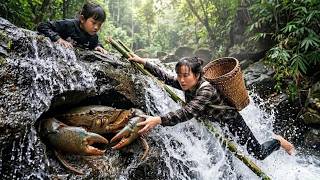 Single Mom Finds Giant Crabs & Snails Deep in the Forest | Forest Life