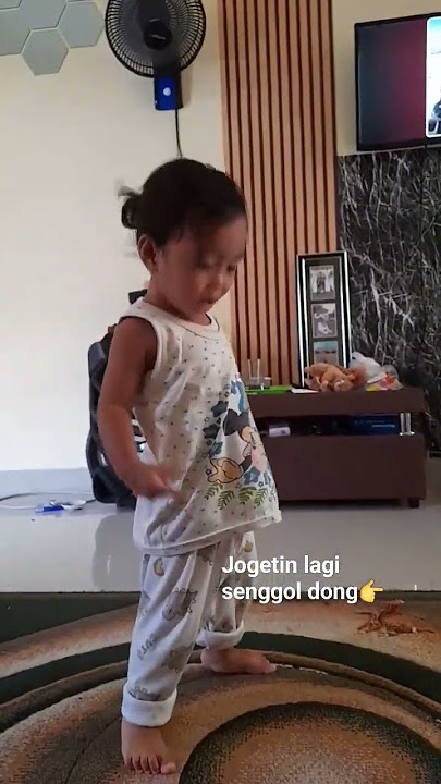 jogetin lagi senggol dong👉@kata Baba_🤗#katababa#fyp#family #viralshort @Dailytwinsfely