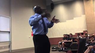 Dean Gregory Washington welcomes incoming freshmen to the Samueli School of Engineering Profile