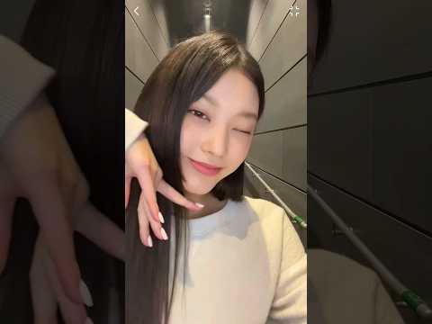 kang haerin phoning