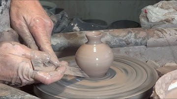 How I throw a bud vase ! - Dec 30th 2019 with Simon Leach