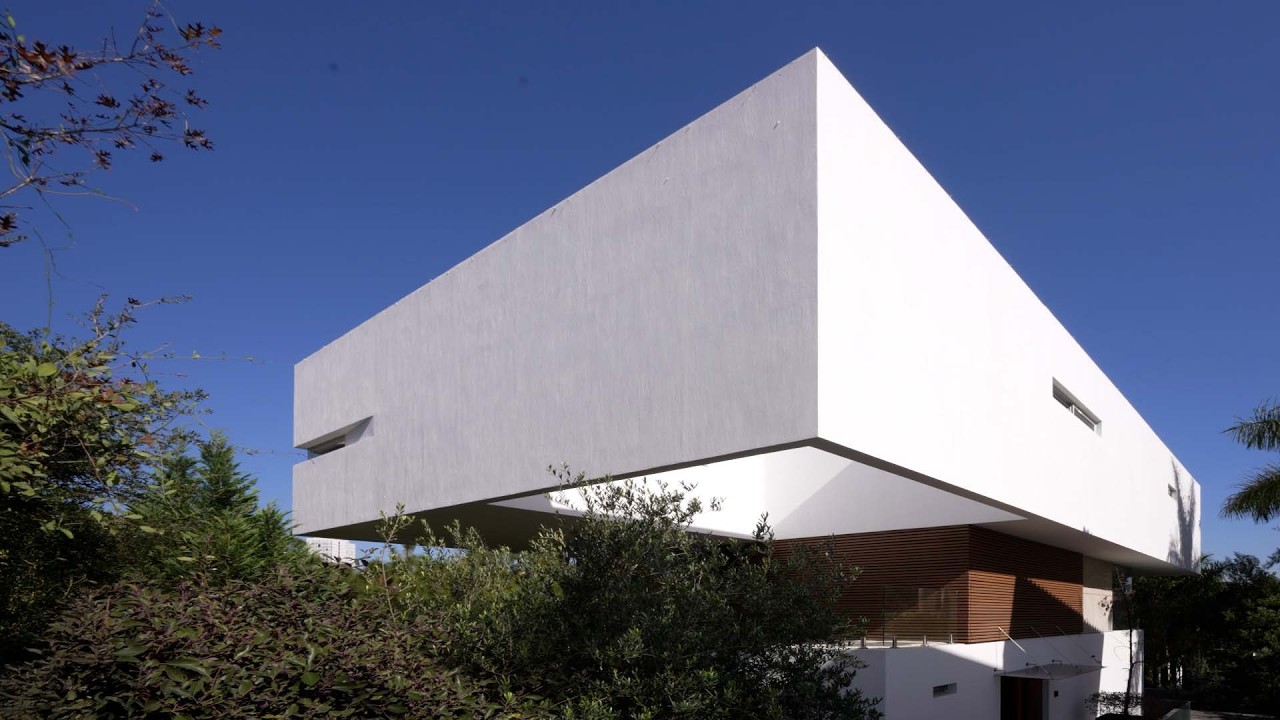 CASA CON VOLUMETRÍA INCREÍBLE | Obras Ajenas | 21 Arquitectos