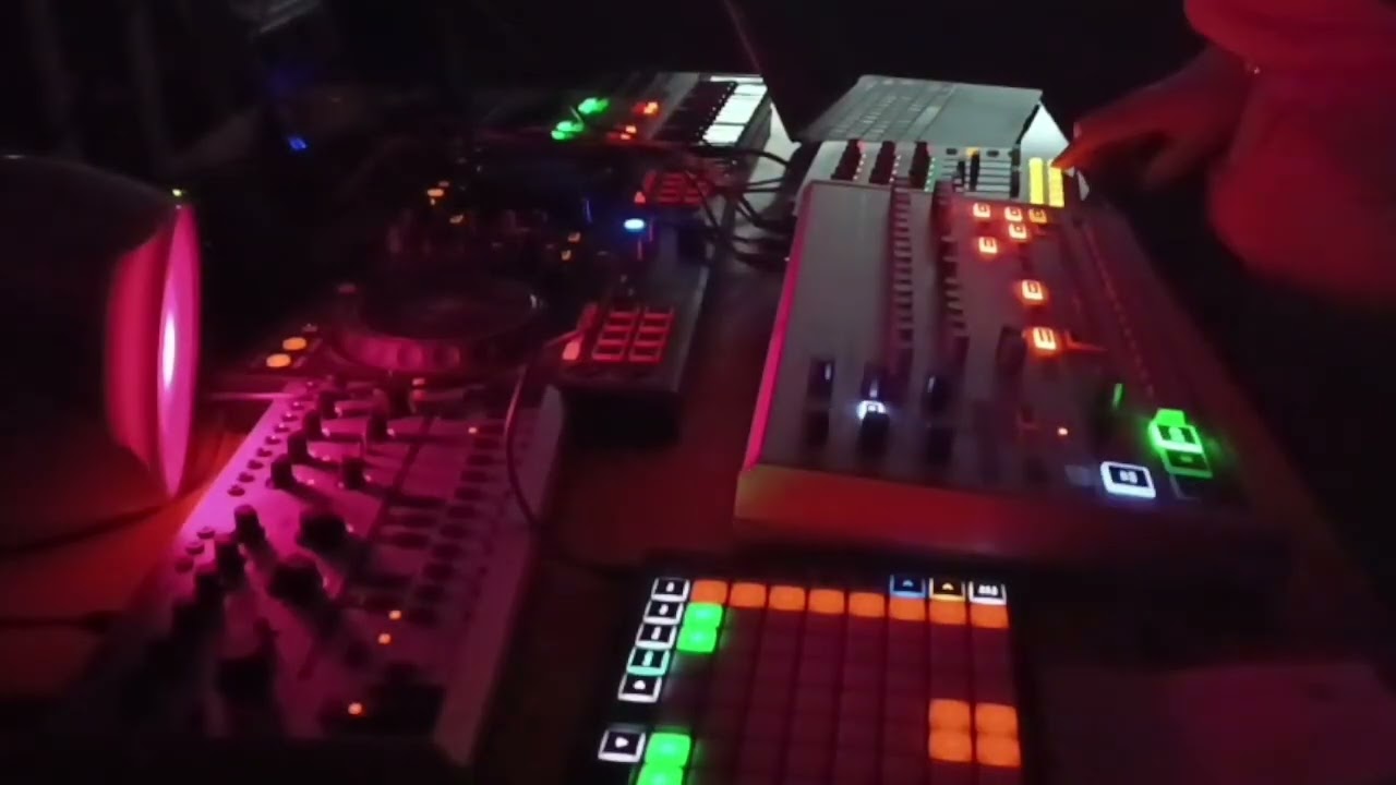 TD3 MO BEHRINGER RD9 - DRUMS&BASS