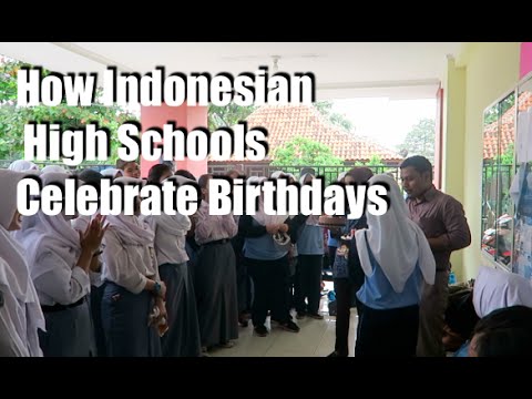 How Indonesian High Schools Celebrate Birthdays - YouTube
