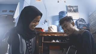 Ngajarin pacar main gitar tapi ngeselin