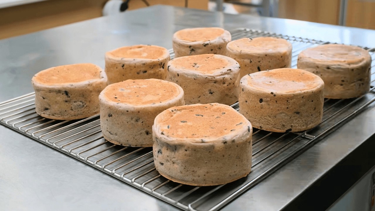 颗粒分明紫薯面包，紫米面团，很巧每年的第一期都是紫薯【为珊妮做面包 Bread to Sunny】#紫米面包 #烤箱美食 #紫米