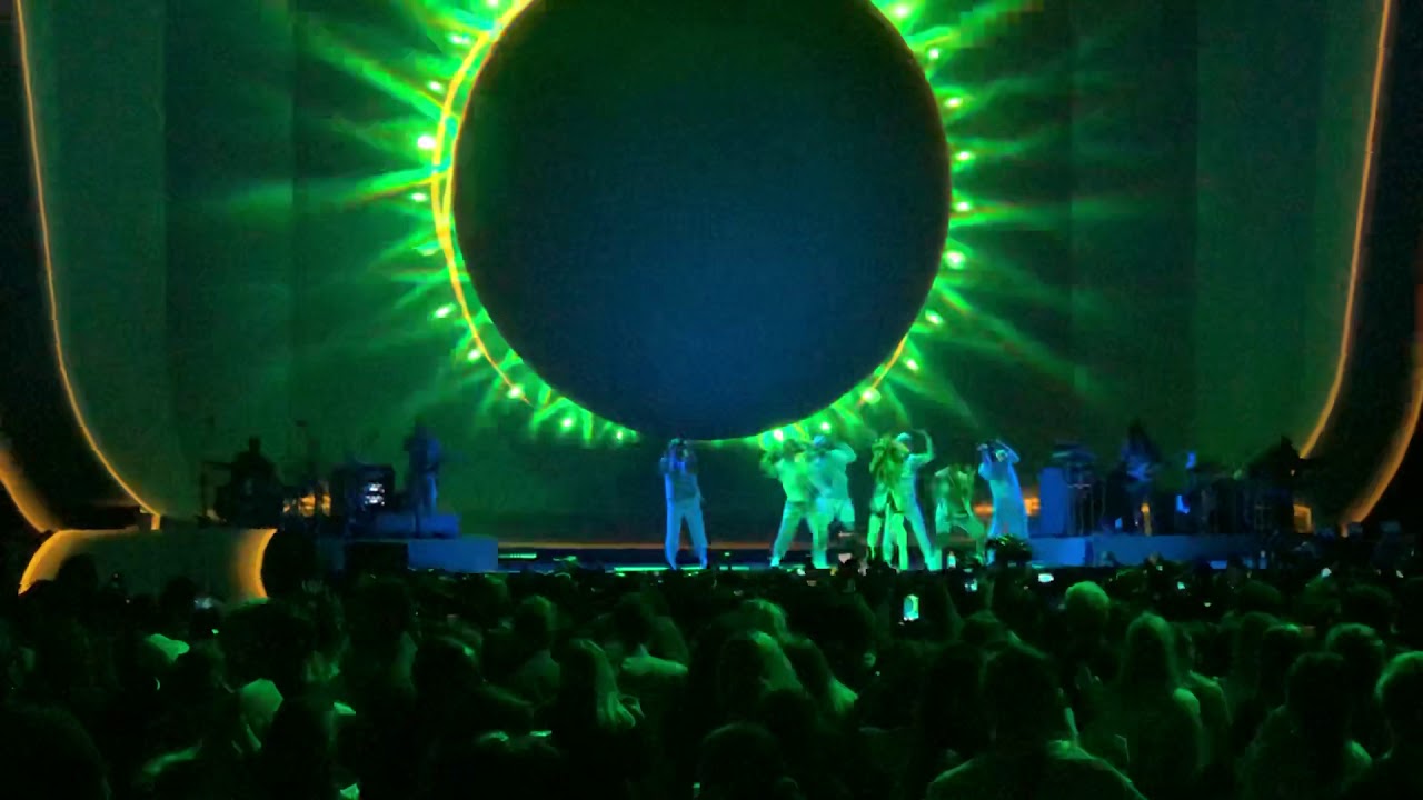 Ariana Grange - Fake Smile (Sweetener World Tour)(Live At London TheO2)15/10/19