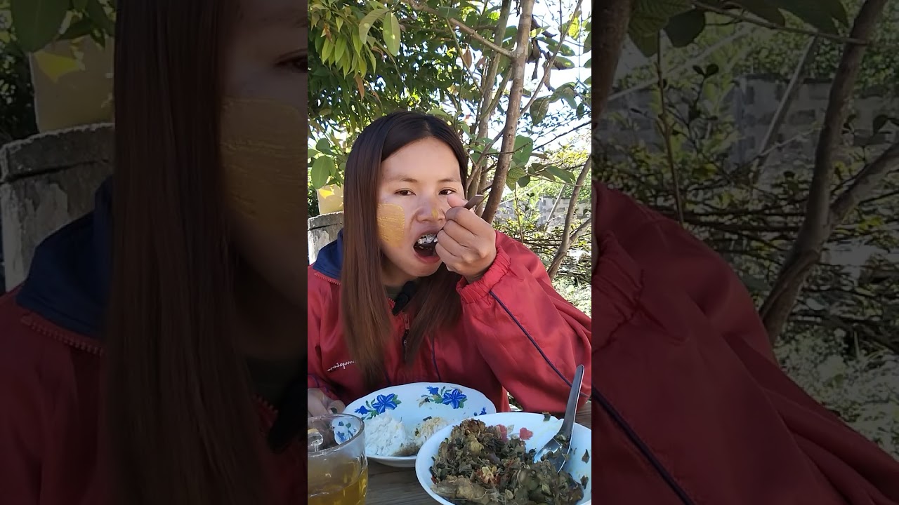 ငှက်ပျောဖူးဝက်သားဟင်းနဲ့ ထမင်းစားမယ်ရှင့်🤗တနေ့တမျိုးမရိုးရသော ဟင်းတွေအတွက် ကျေးဇူးပါမေမေ🤤