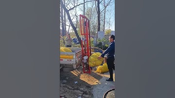 24V bale lifter loading bales while walking Double chain bales easily loaded on large vehicles