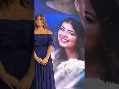 خجل ليلي زاهر بطلة مسلسل اعلى نسبة مشاهدة اثناء تكريمها ووالدها احمد زاهر يصورها بطل مسلسل محارب