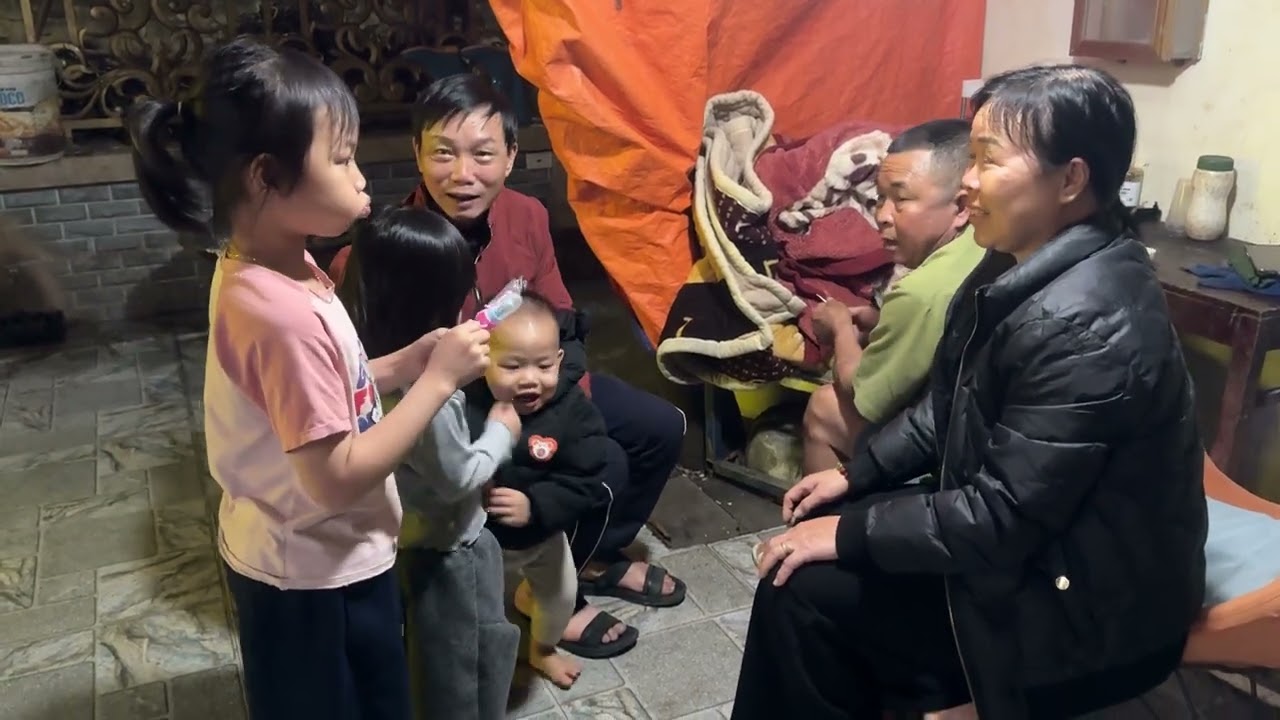 Ông Bà Ngoại Lên Thăm Chị Sen