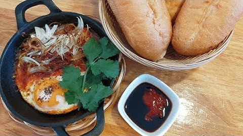 BÁNH MÌ ỐP LA CÁ MÒI giàu dinh dưỡng nhanh gọn cho buổi sáng