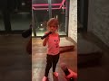 Rebecca in duet cu mami!