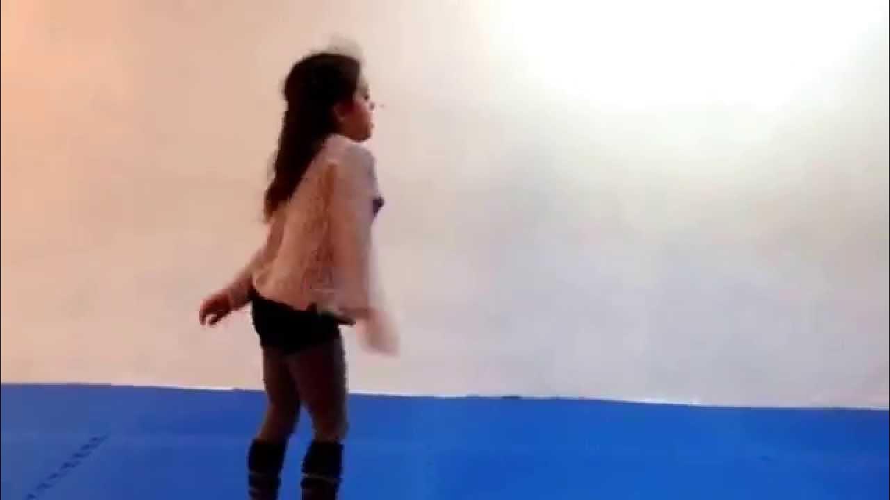 Alexia Pequeños Gigantes en clase de acrobacia!!!