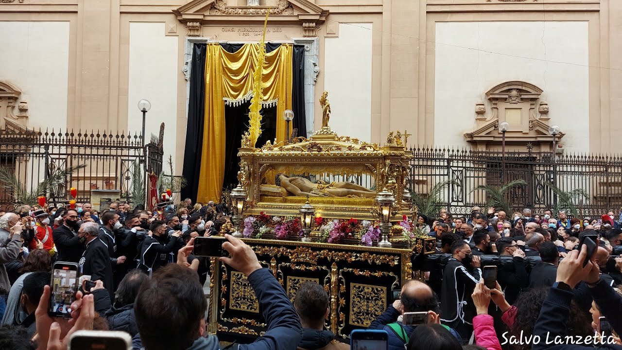 PALERMO - PROCESSIONE VENERDÌ SANTO DELLA CONFRATERNITA MARIA SS. ADDOLORATA DE LA SOLEDAD 2022. 4K