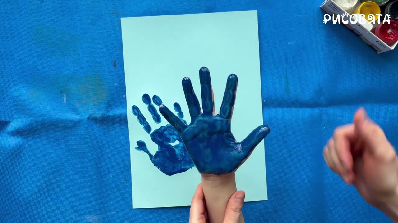 Рисунок для мамы ладошками | Открытка для мамы на 8 марта