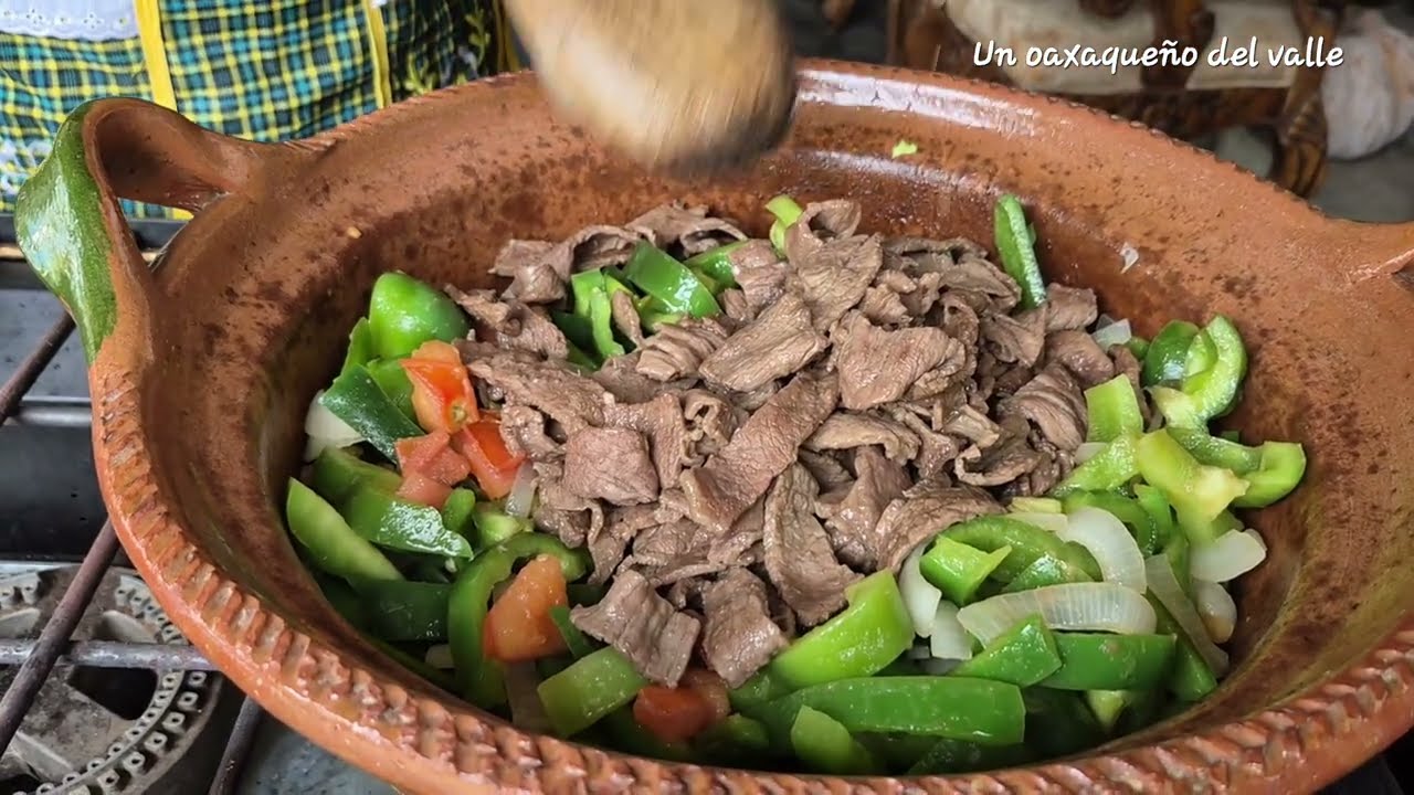 Unos bistecs borrachos con jalapeños y tortillas hechas en casa 