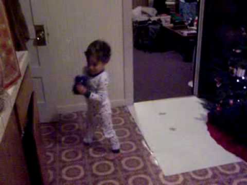 Alejandro Sarria 2 years old singing "I Got A Woma...