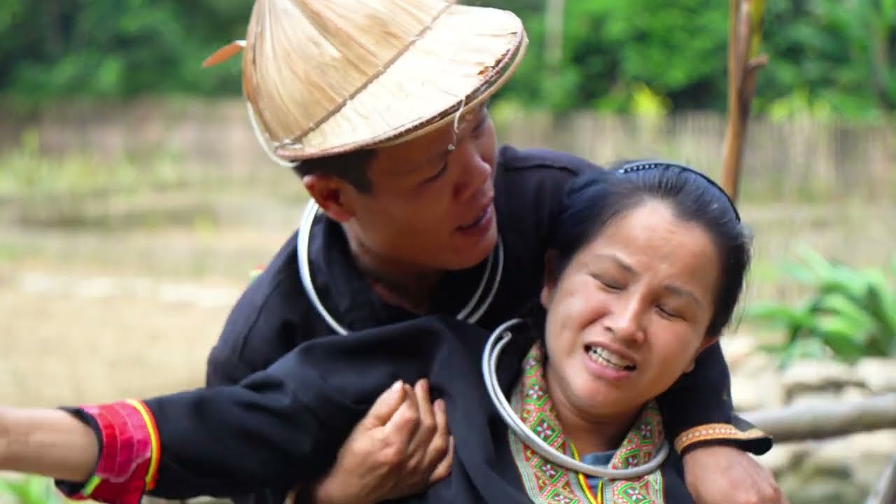 FULL VIDEO: Dwarf Family Encounter Giant Python, Ancient Centipedes & Crocodiles Attack The Farm