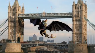 How to Train Your Dragon 2 | Toothless at Tower Bridge | Official HD Footage | 2014