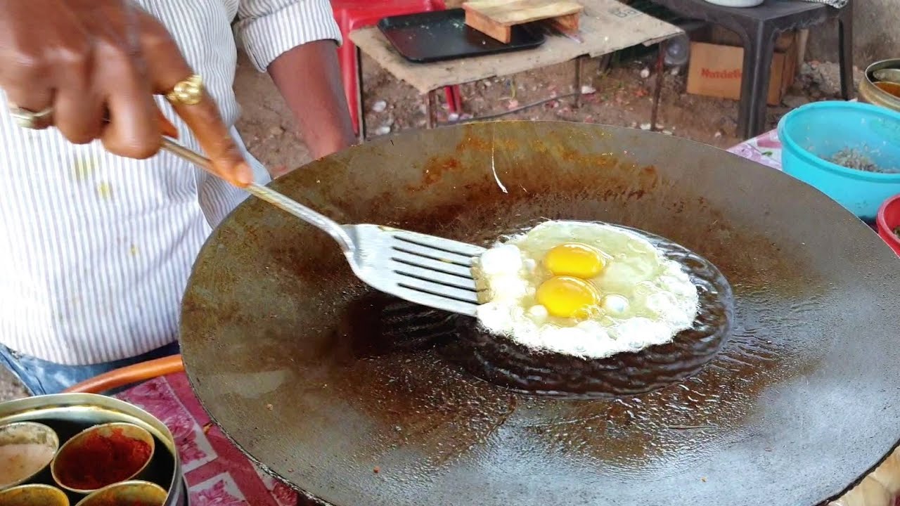 Surti Green Half Fry Egg || Rumali Omelette Recipe || Yadav Omlet Surat || Indian Street Food | Tasty Street Food