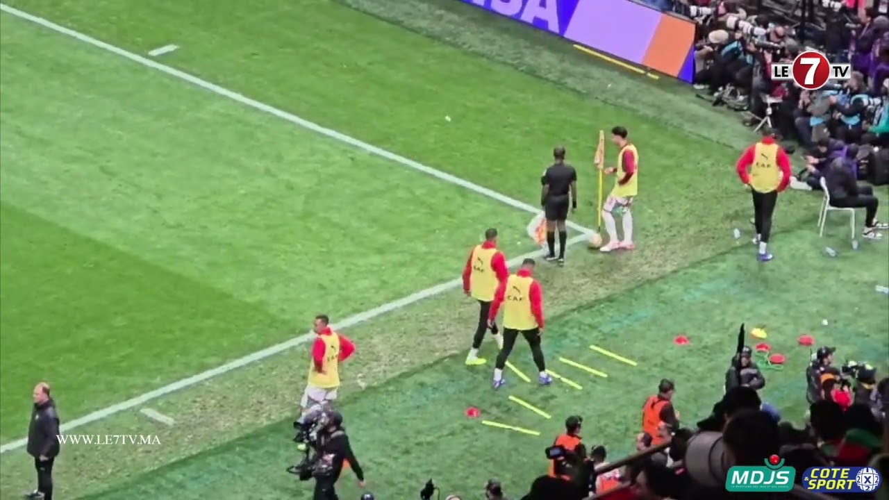 ردة فعل دكة احتياط المنتخب المغربي لحظة اصابة نائل العيناوي على مستوى الرأس