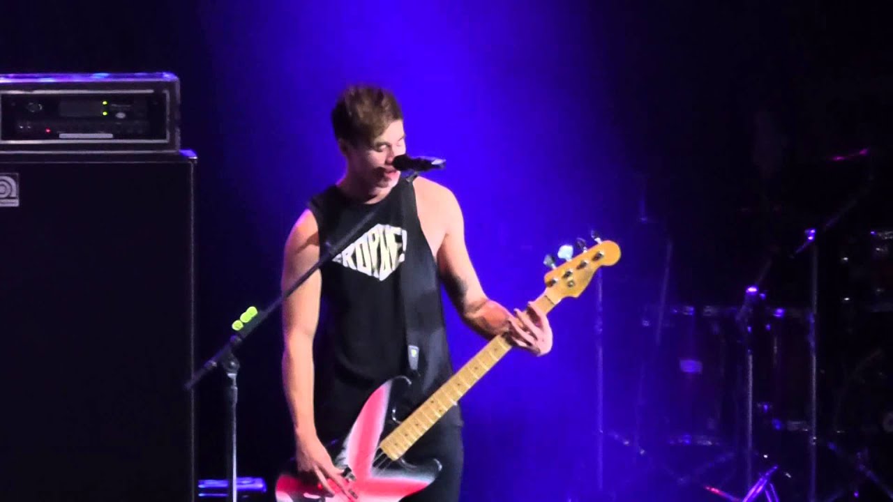 5SOS - Amnesia (Triple Ho Show 2015)