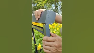 Extremely narrow invisible roll-up window screen, removable screen box structure