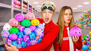 😱 МЫ С МАШЕЙ СТАЛИ УБОРЩИКАМИ В МАГАЗИНЕ АНТИСТРЕСС ИГРУШ...