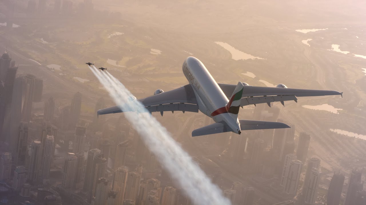 Watch jetpack pilot Vince Reffet set a new altitude record in Dubai