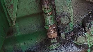 Fixing a hydraulic leak on my John Deere 4640....