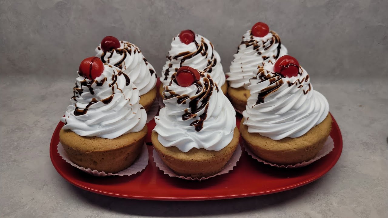 cupcakes de pan esponja de 3 leches rellenos y decorados