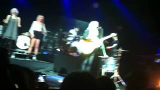 Ellie Goulding - Guns And Horses Live