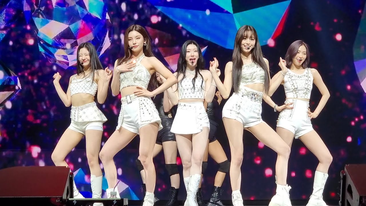 230128 ITZY 있지 - What I Want + 365  Fancam (Checkmate Tour in Singapore)