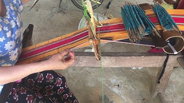 Dệt vải thổ cẩm( nét cổ truyền người dân tộc thái