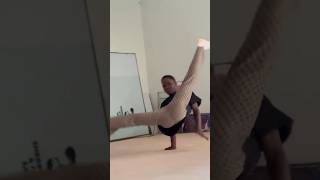 this video shows the advanced moves in modern dance #flamengo #flamencofusion #danzaarabe