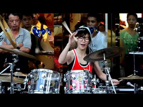 S. White.  Gangnam Style.. Барабанщица-виртуоз из Тайваня. 爵士鼓 羅仕茹(羅小白) [原曲 PSY - 江南style]