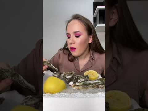 Живые устрицы пробуем