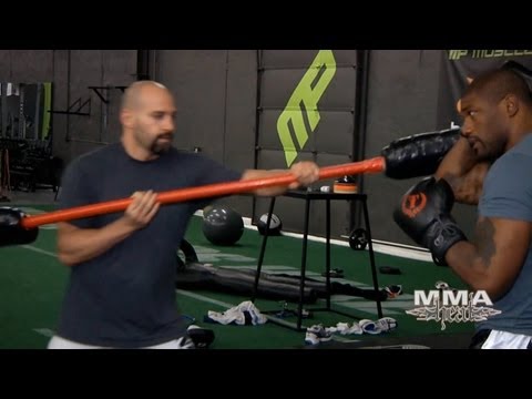 Vídeo: O mais simples (e eficaz!) Dumbbell Bíceps Workout você pode encontrar