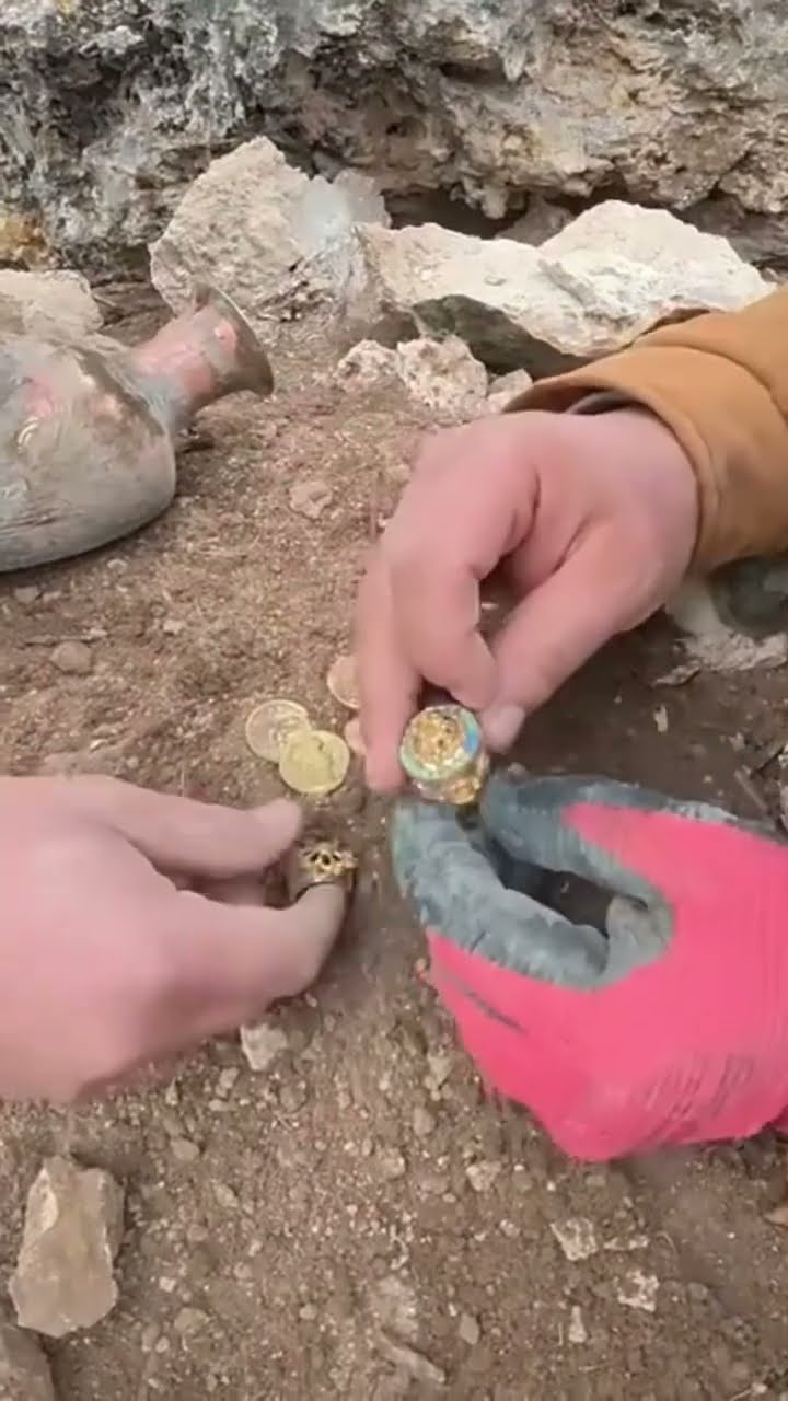Defineciler Altın Eserleri Görünce Çıldırdı !!