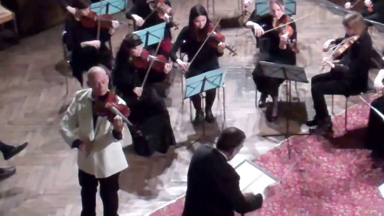 Guarda Malcolm Arnold, Viola Concerto I: Allegro con spirito su YouTube Guarda Malcolm Arnold, Viola Concerto I: Allegro con spirito su YouTube