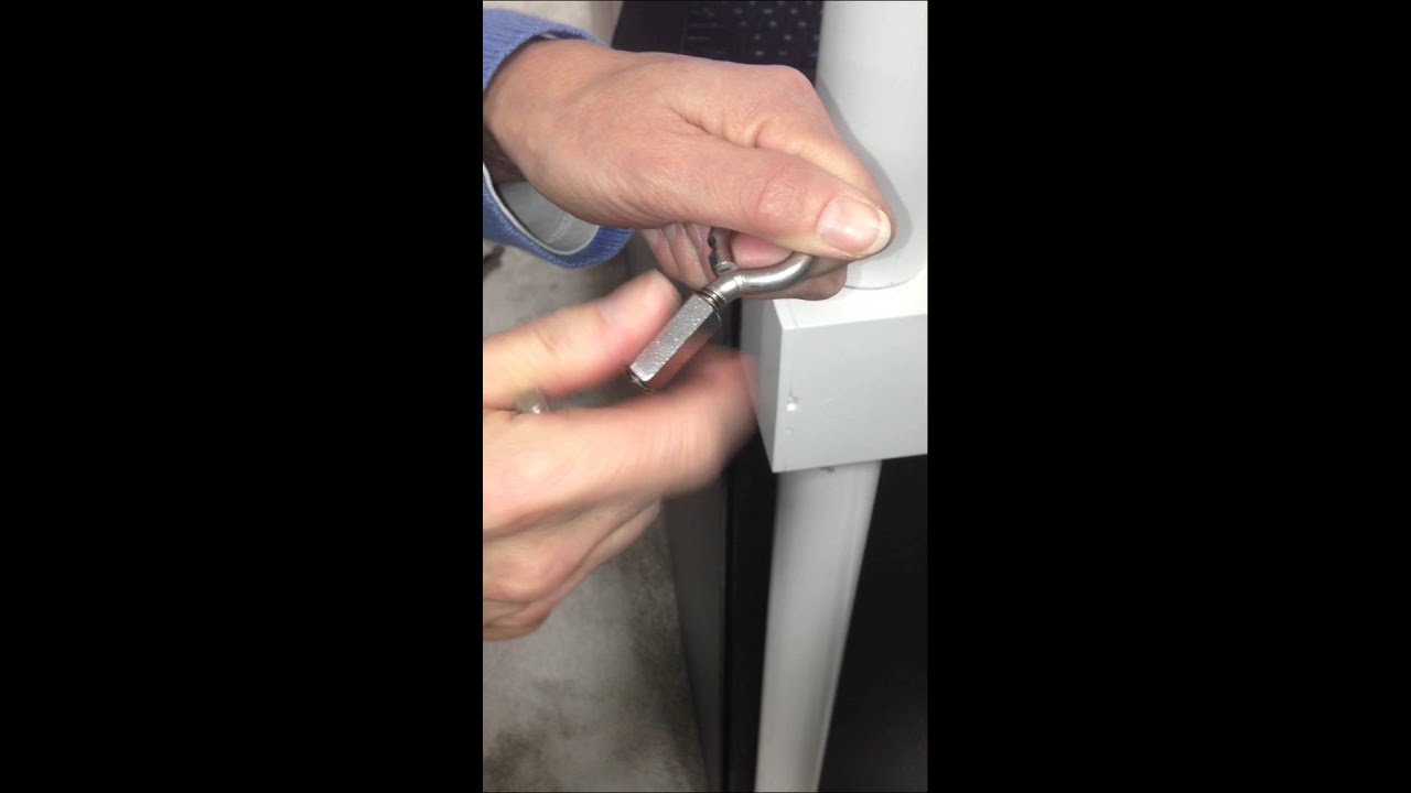 Booth Set up How to work an eye bolt