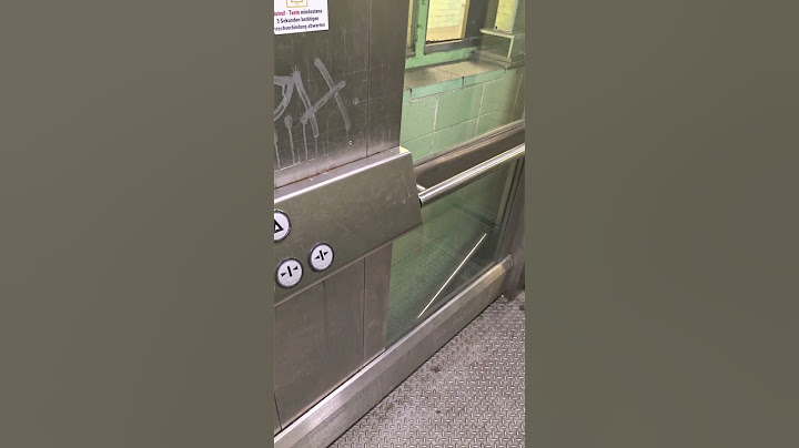 Sehr schneller ATB Aufzug mit Ansagen im S-Bahnhof Brandenburger Tor in Berlin, abwärts.