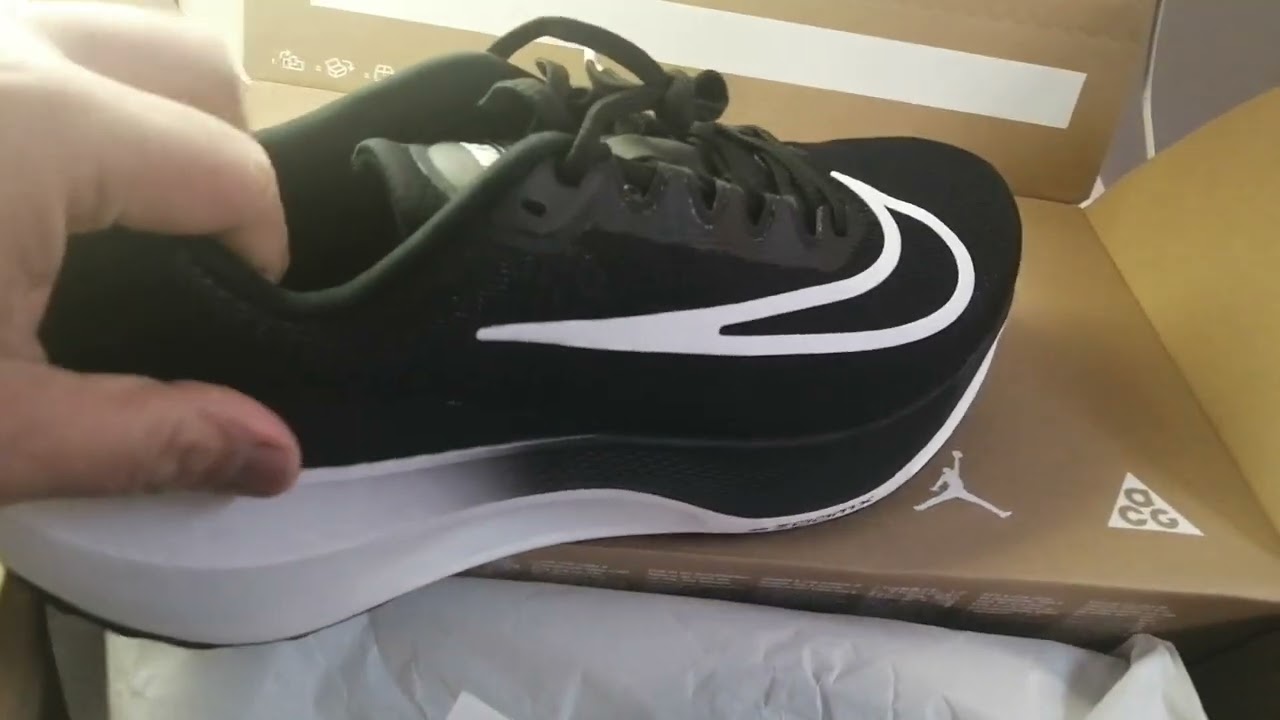 unboxing my nike zoom fly 5.😊😊😊