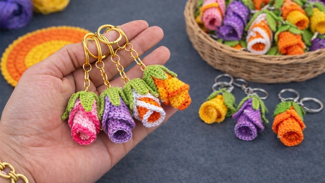 Вам понравится этот простой брелок для ключей в виде бутона розы, связанный крючком! 💕