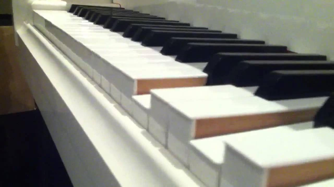 Пианино само играет - YouTube