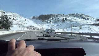 Coronando el Puerto de Pajares entre nieve. ( Asturias-España)