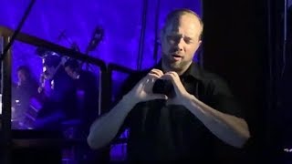 Sign language interpreter performs &#39;&#39;Making Love&#39;&#39; with Tenacious D
