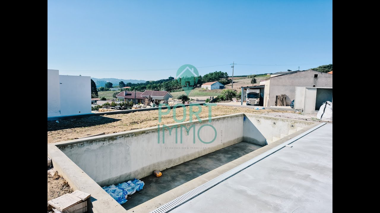 🎥 Modern Single-Level Villa with Pool – Silver Coast, Portugal 🇵🇹