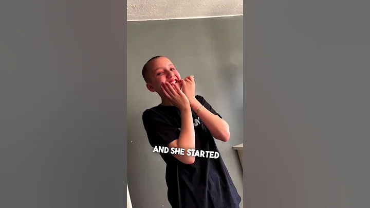 Her friends shaved their heads to to support her fight against cancer ❤️ - DayDayNews